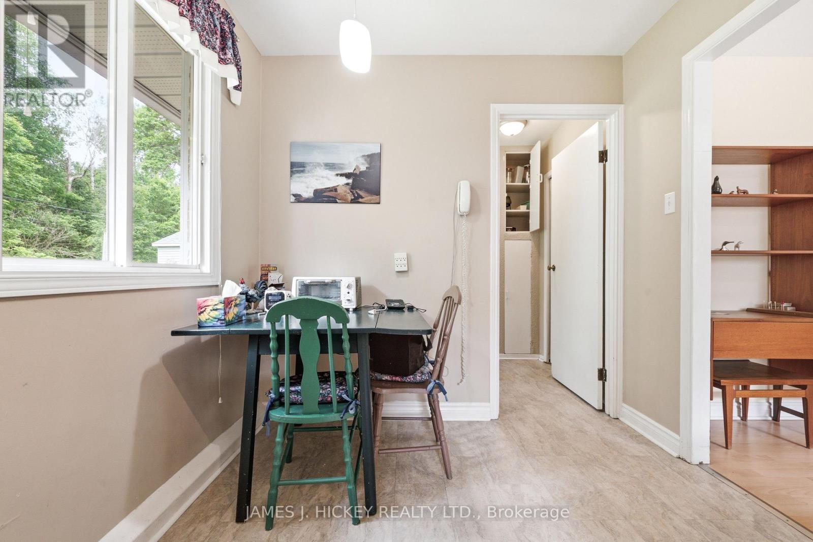 80 Beach Avenue, Deep River, ON