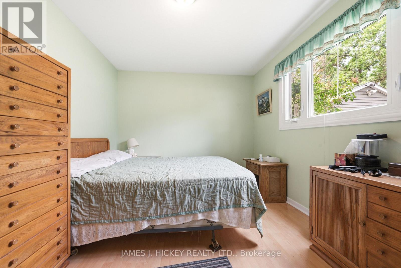 80 Beach Avenue, Deep River, ON