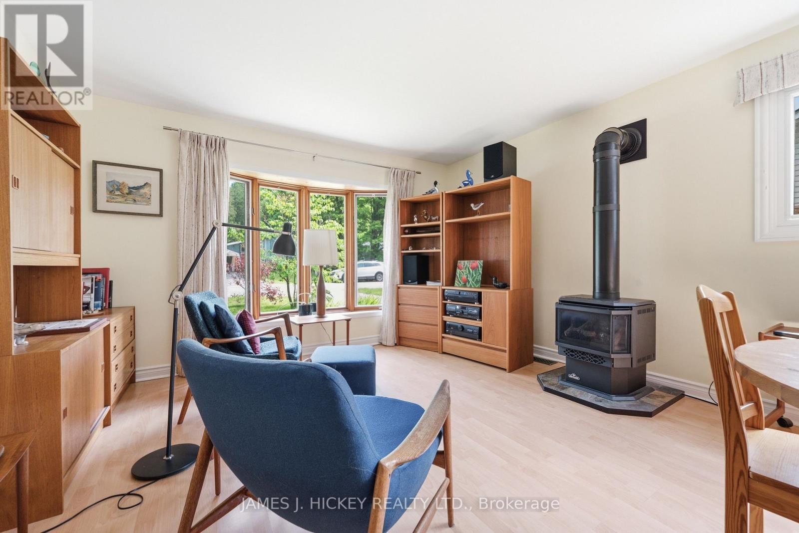 80 Beach Avenue, Deep River, ON