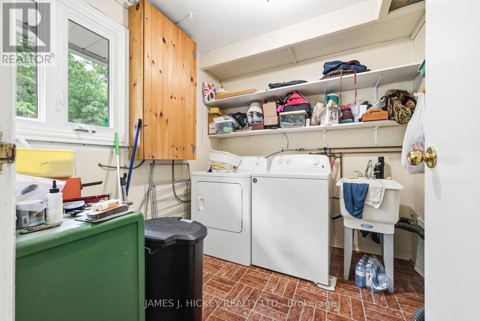 80 Beach Avenue, Deep River, ON