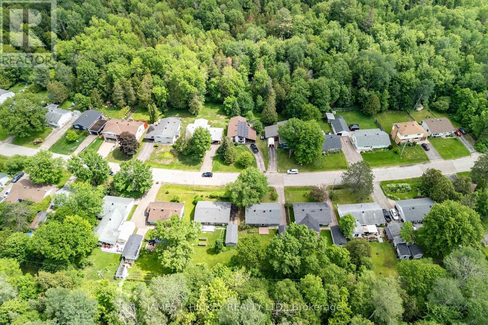 80 Beach Avenue, Deep River, ON