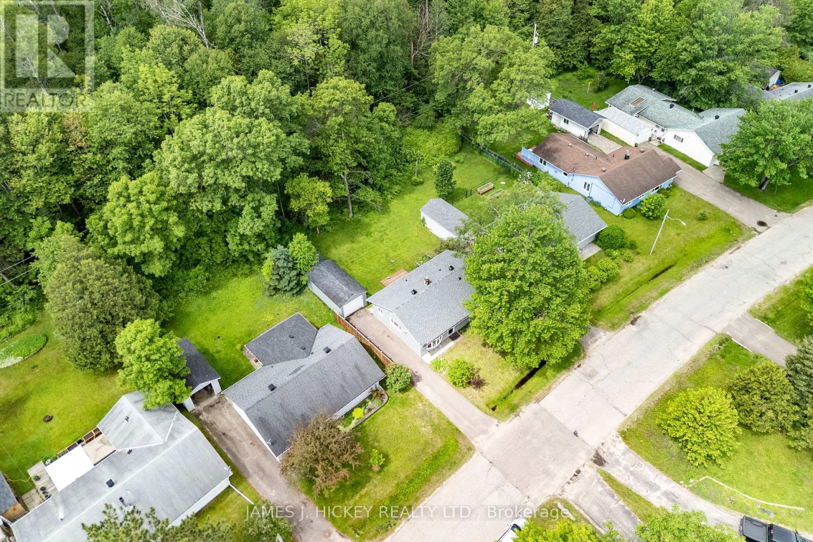 80 Beach Avenue, Deep River, ON
