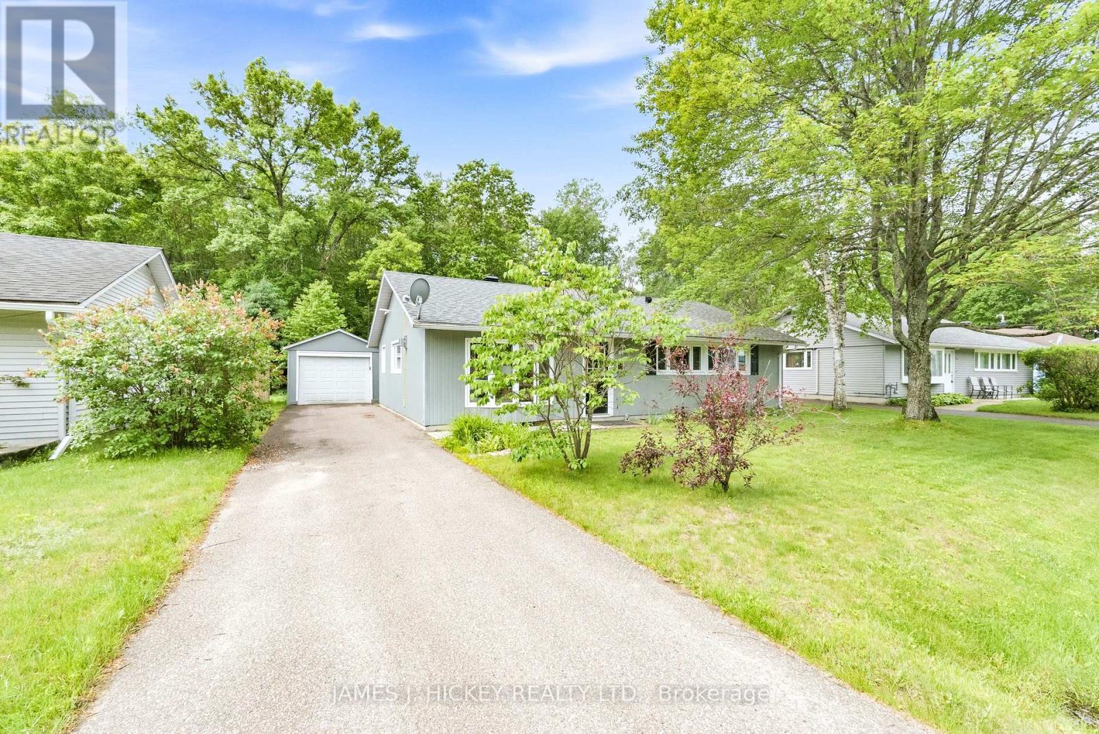 80 Beach Avenue, Deep River, ON