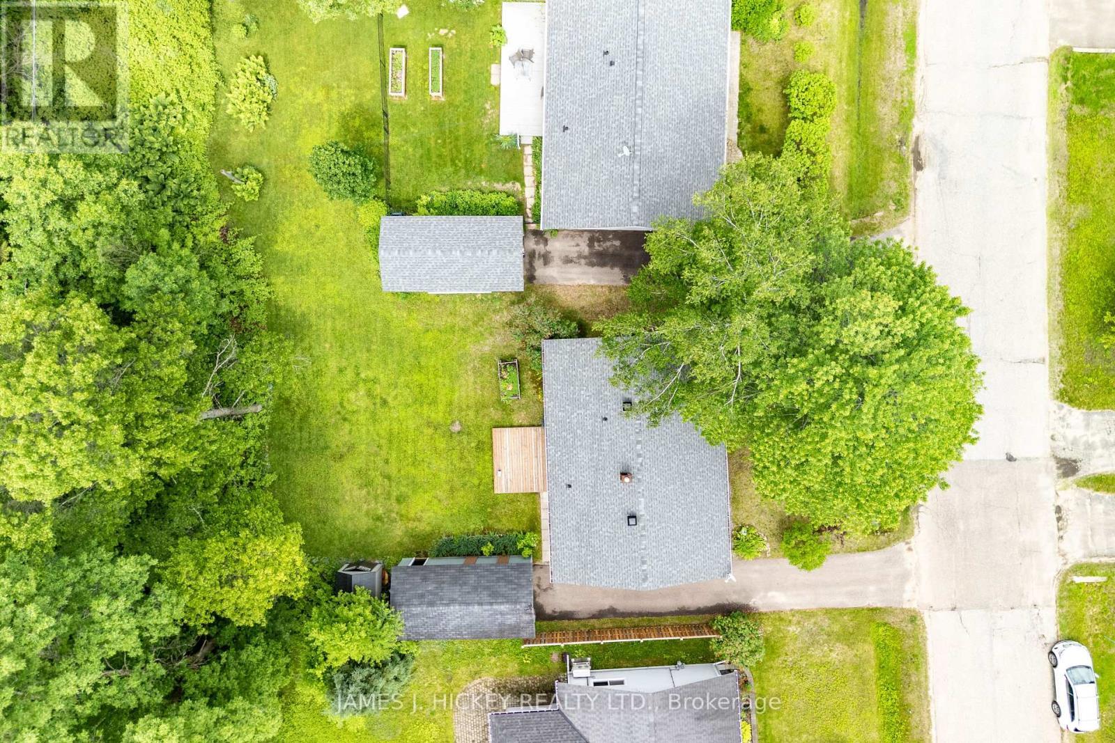 80 Beach Avenue, Deep River, ON