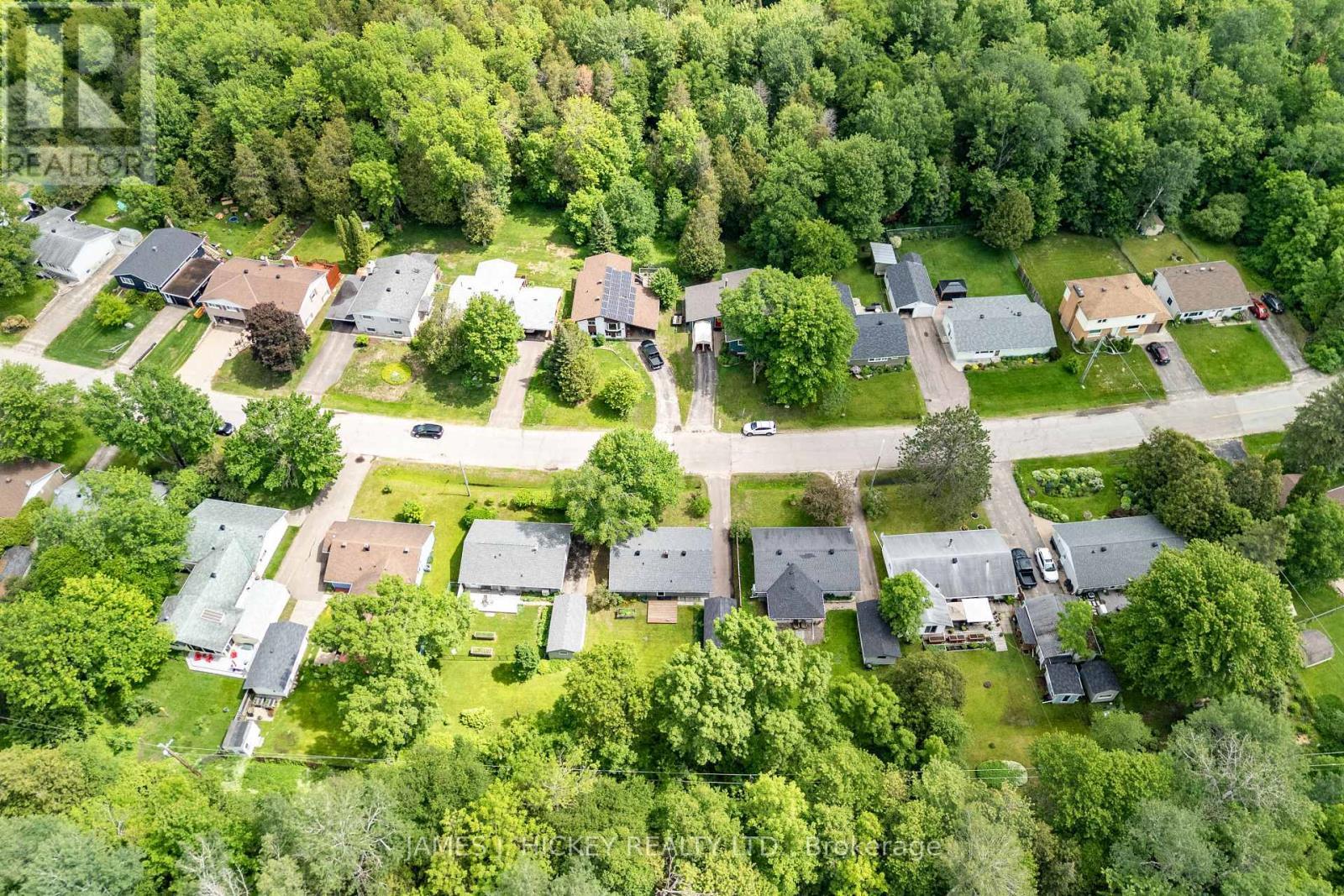 80 Beach Avenue, Deep River, ON
