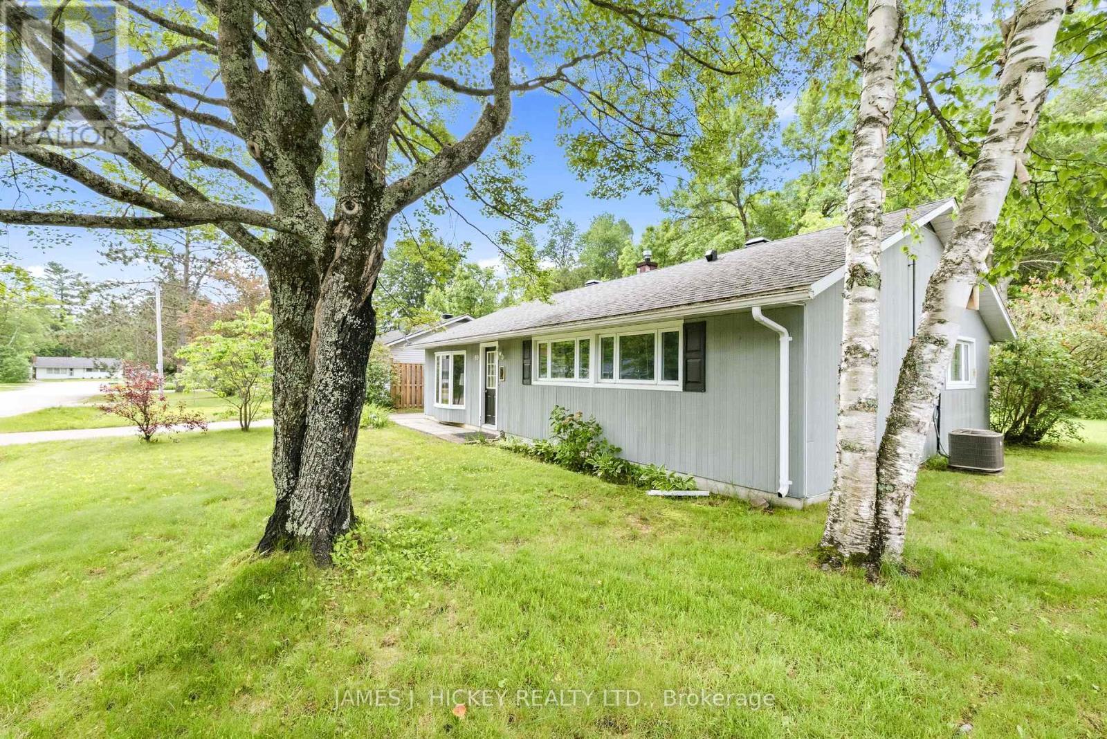 80 Beach Avenue, Deep River, ON