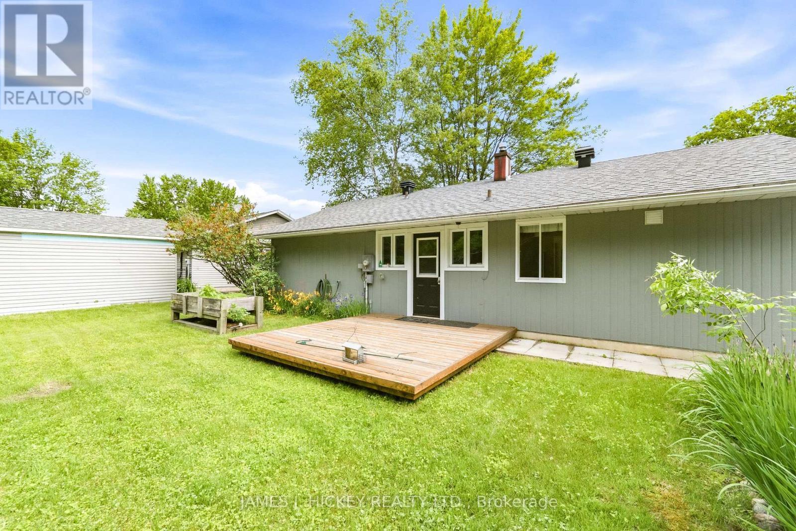 80 Beach Avenue, Deep River, ON