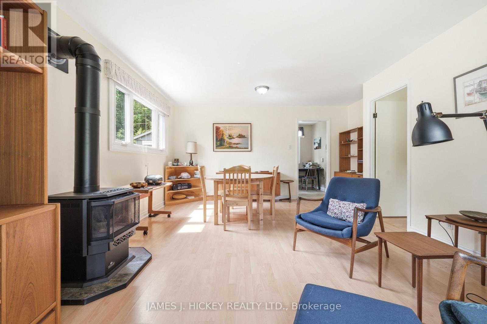80 Beach Avenue, Deep River, ON