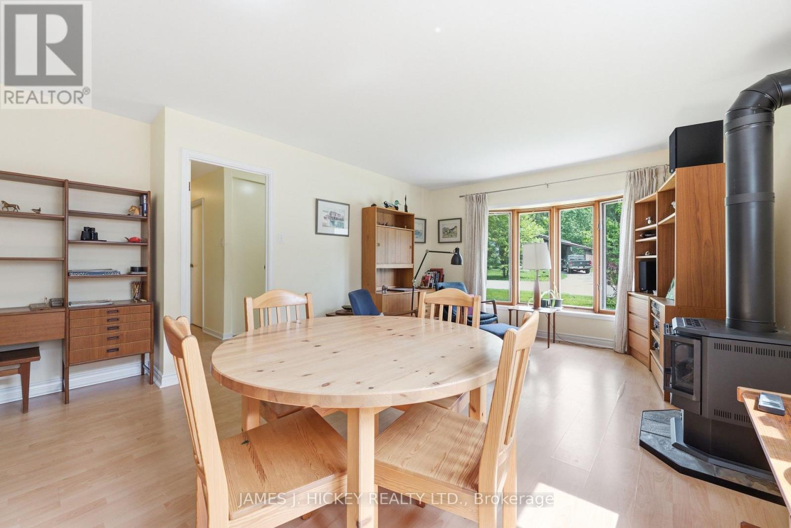 80 Beach Avenue, Deep River, ON