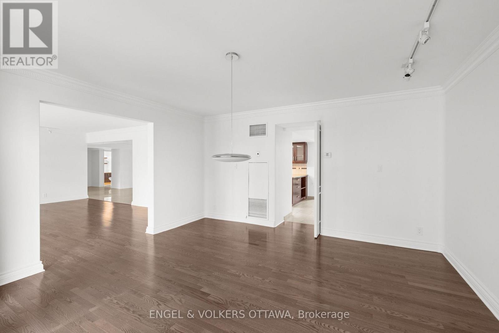 406 - 111 Echo Drive, Ottawa, ON