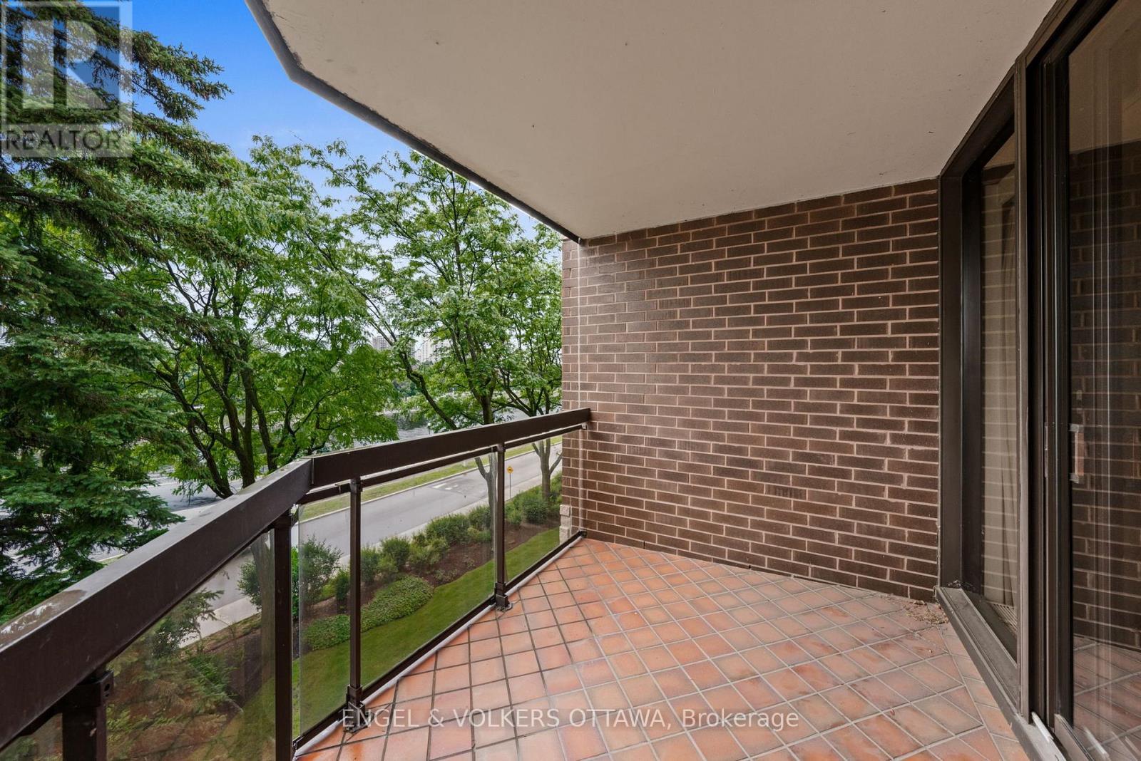 406 - 111 Echo Drive, Ottawa, ON