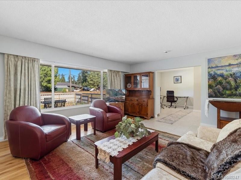 2128 Thomas Park Dr, Nanaimo, BC