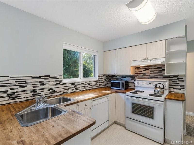 2128 Thomas Park Dr, Nanaimo, BC