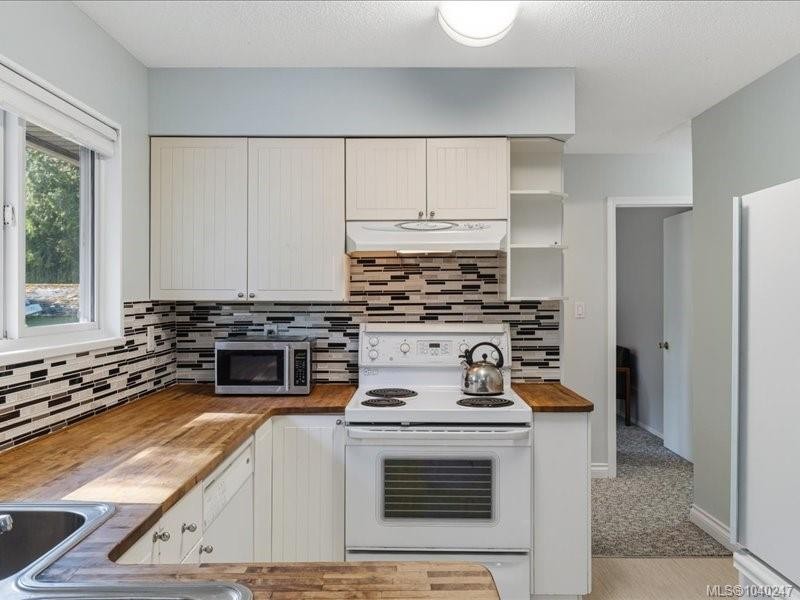 2128 Thomas Park Dr, Nanaimo, BC