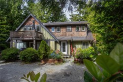 1228 Howard Dr Tofino, BC V0R 2Z0
