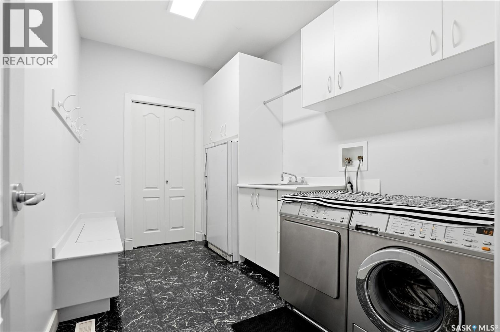 214 Mendel Green, Saskatoon, SK