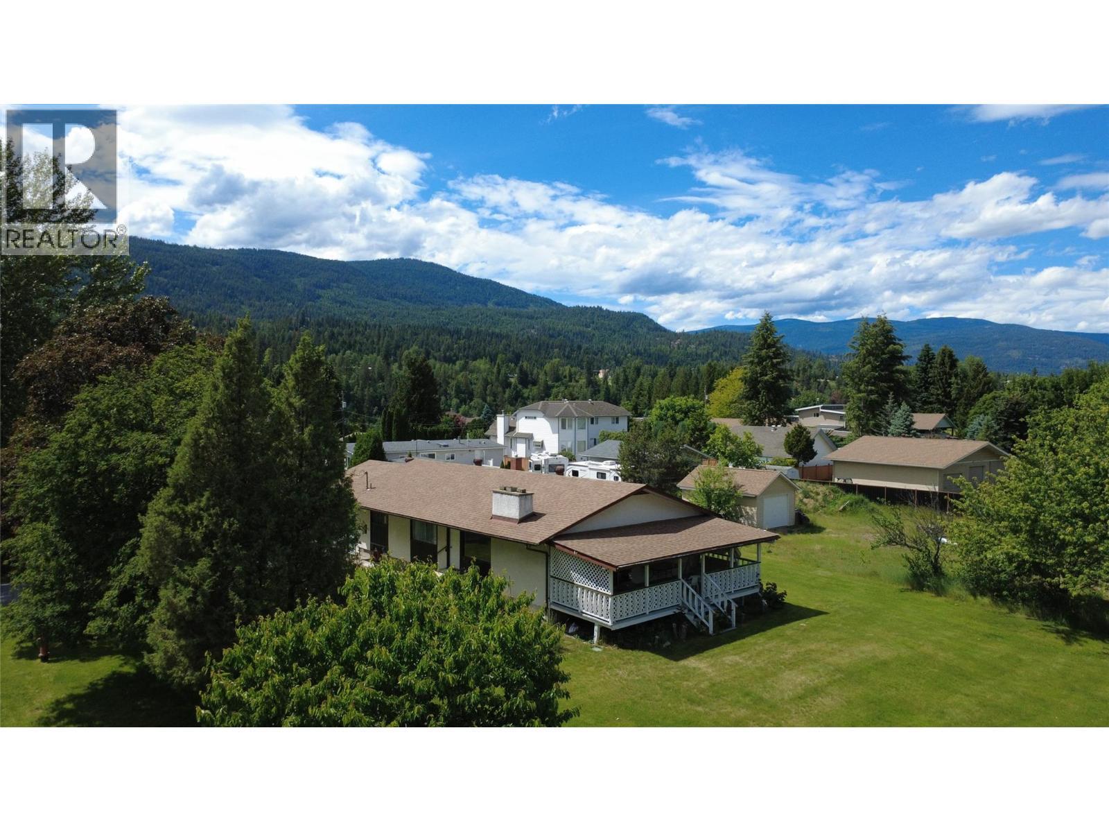 1003 Bridgeview Crescent, Castlegar, BC