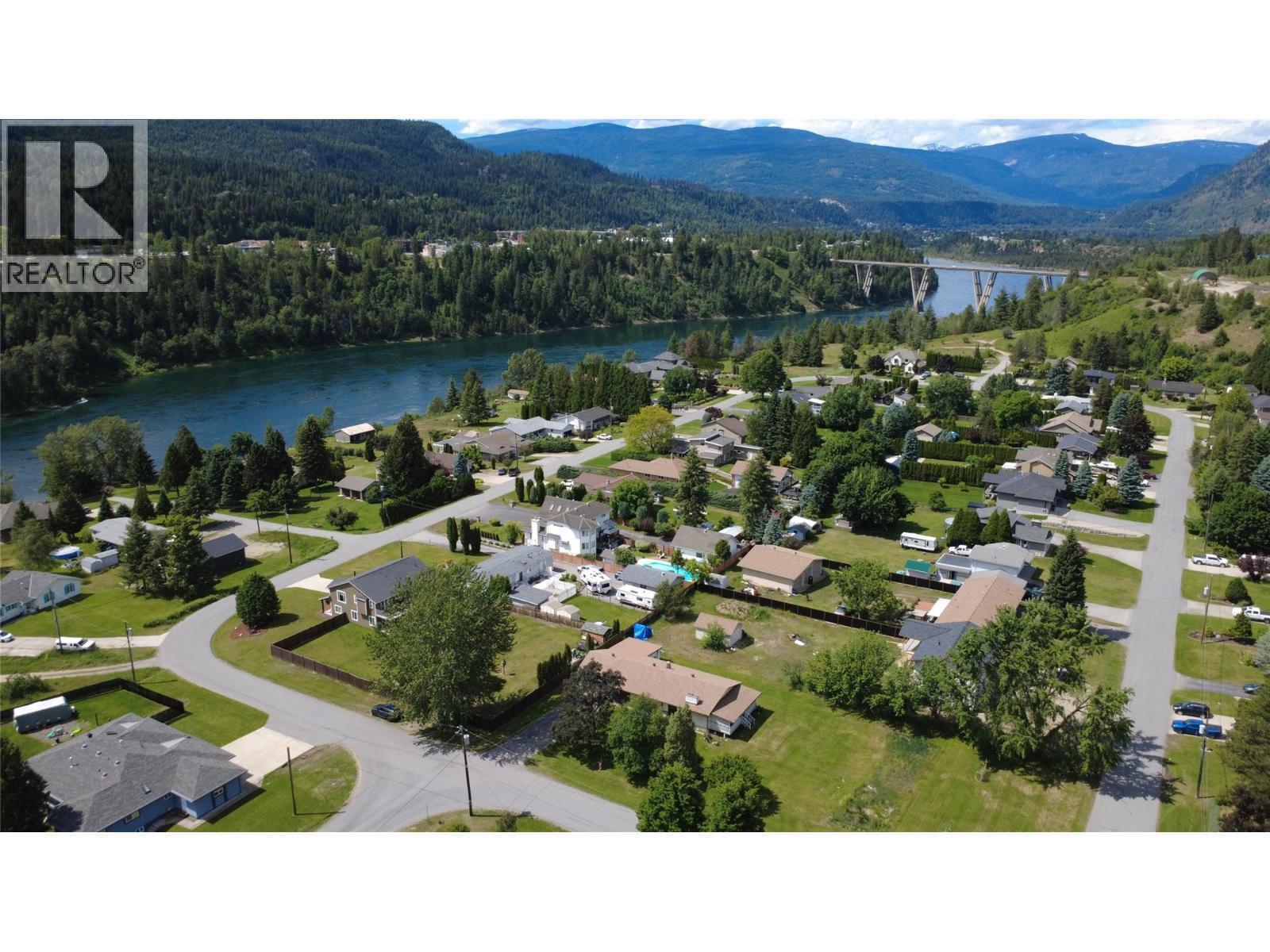 1003 Bridgeview Crescent, Castlegar, BC