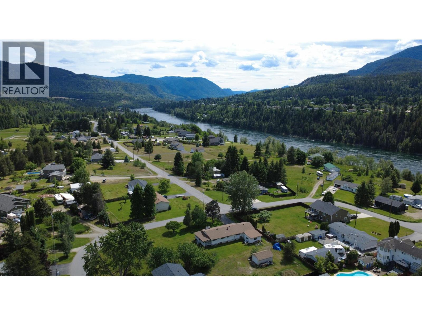 1003 Bridgeview Crescent, Castlegar, BC