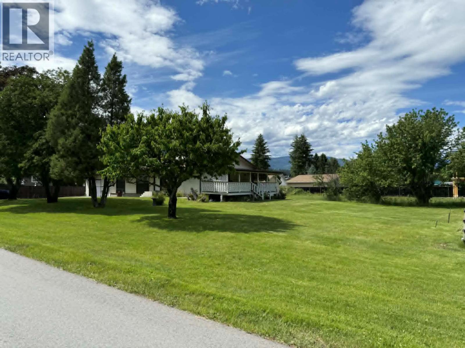 1003 Bridgeview Crescent, Castlegar, BC