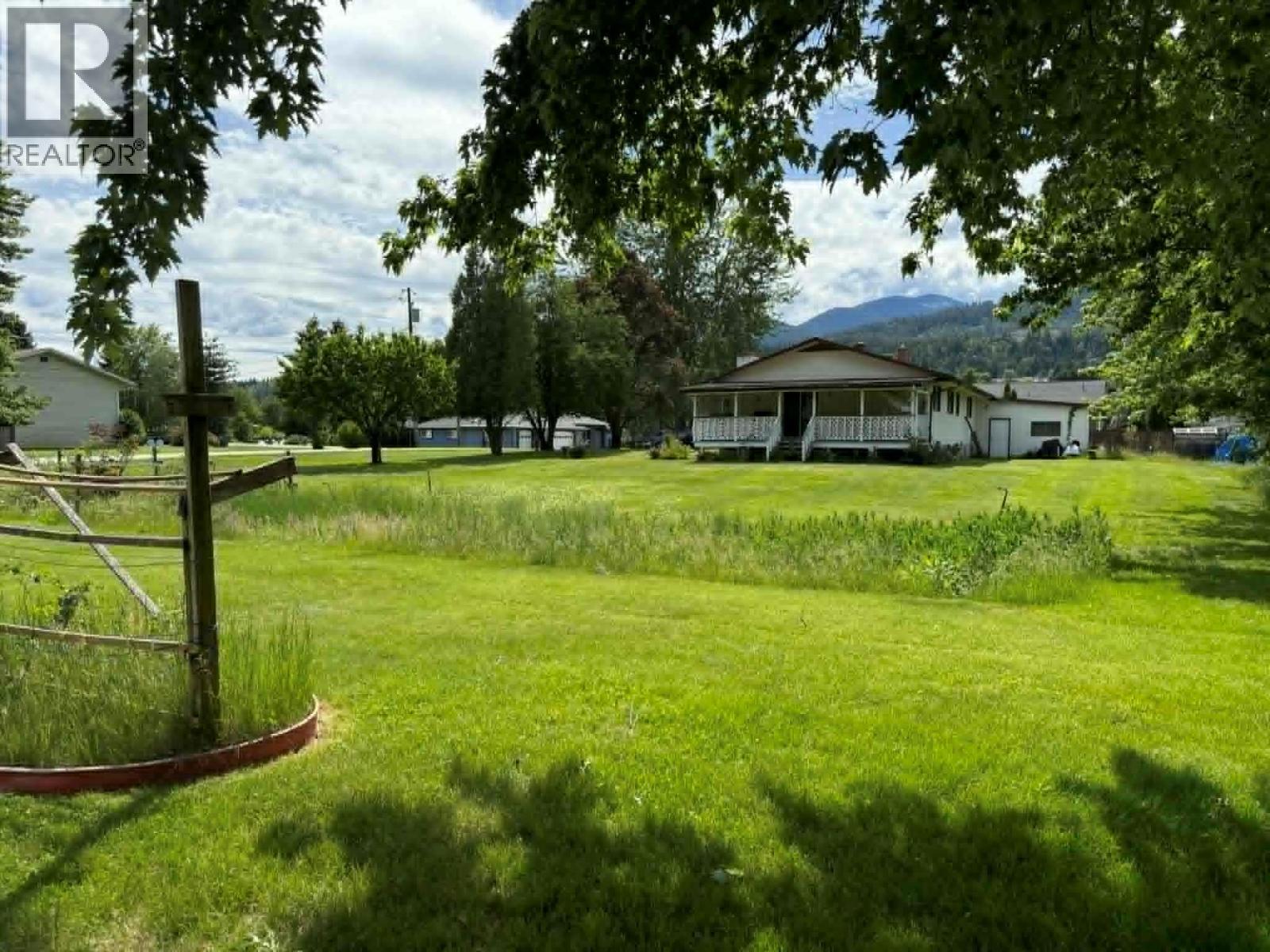 1003 Bridgeview Crescent, Castlegar, BC