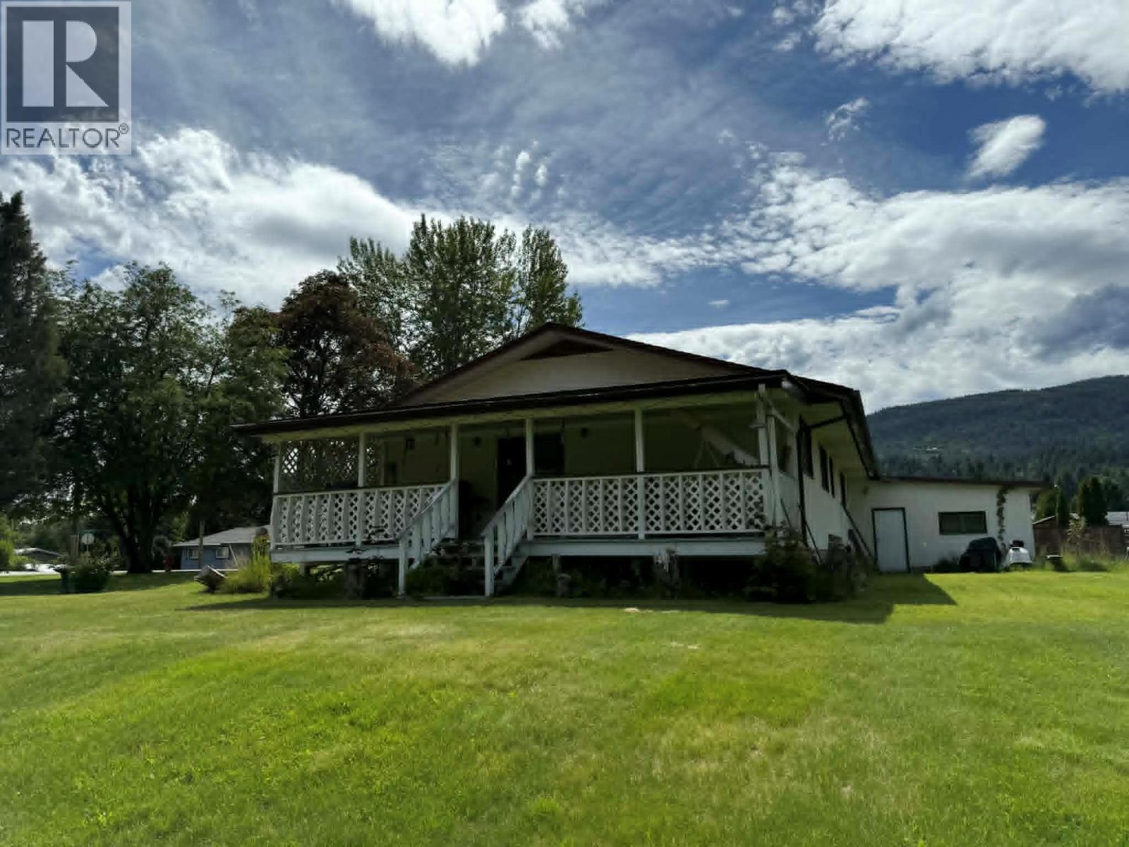 1003 Bridgeview Crescent, Castlegar, BC