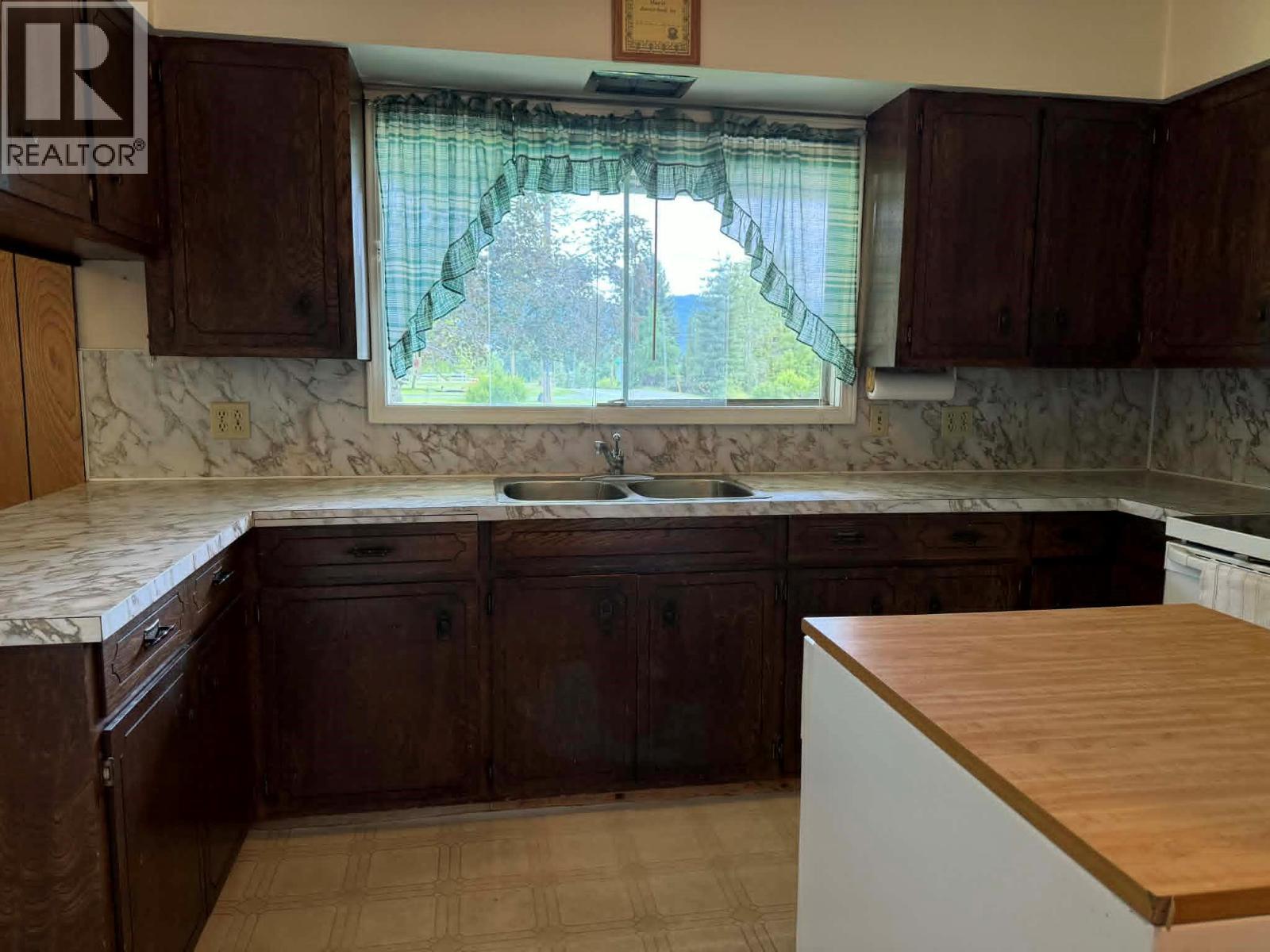 1003 Bridgeview Crescent, Castlegar, BC
