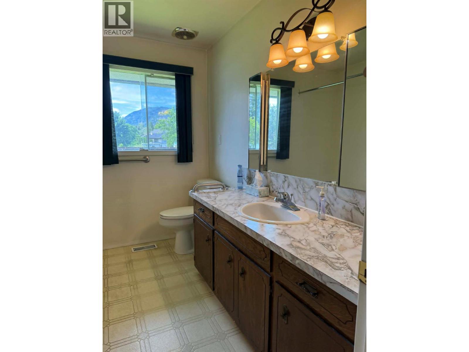 1003 Bridgeview Crescent, Castlegar, BC