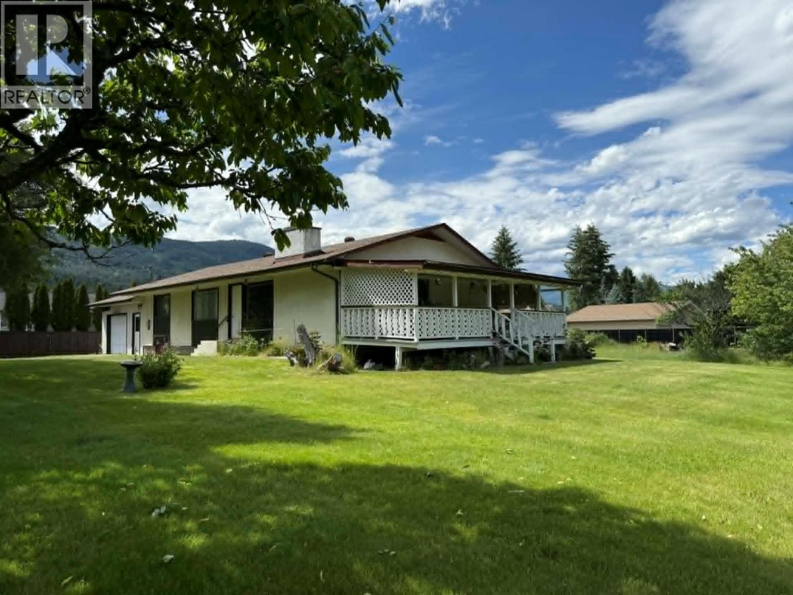 1003 Bridgeview Crescent, Castlegar, BC