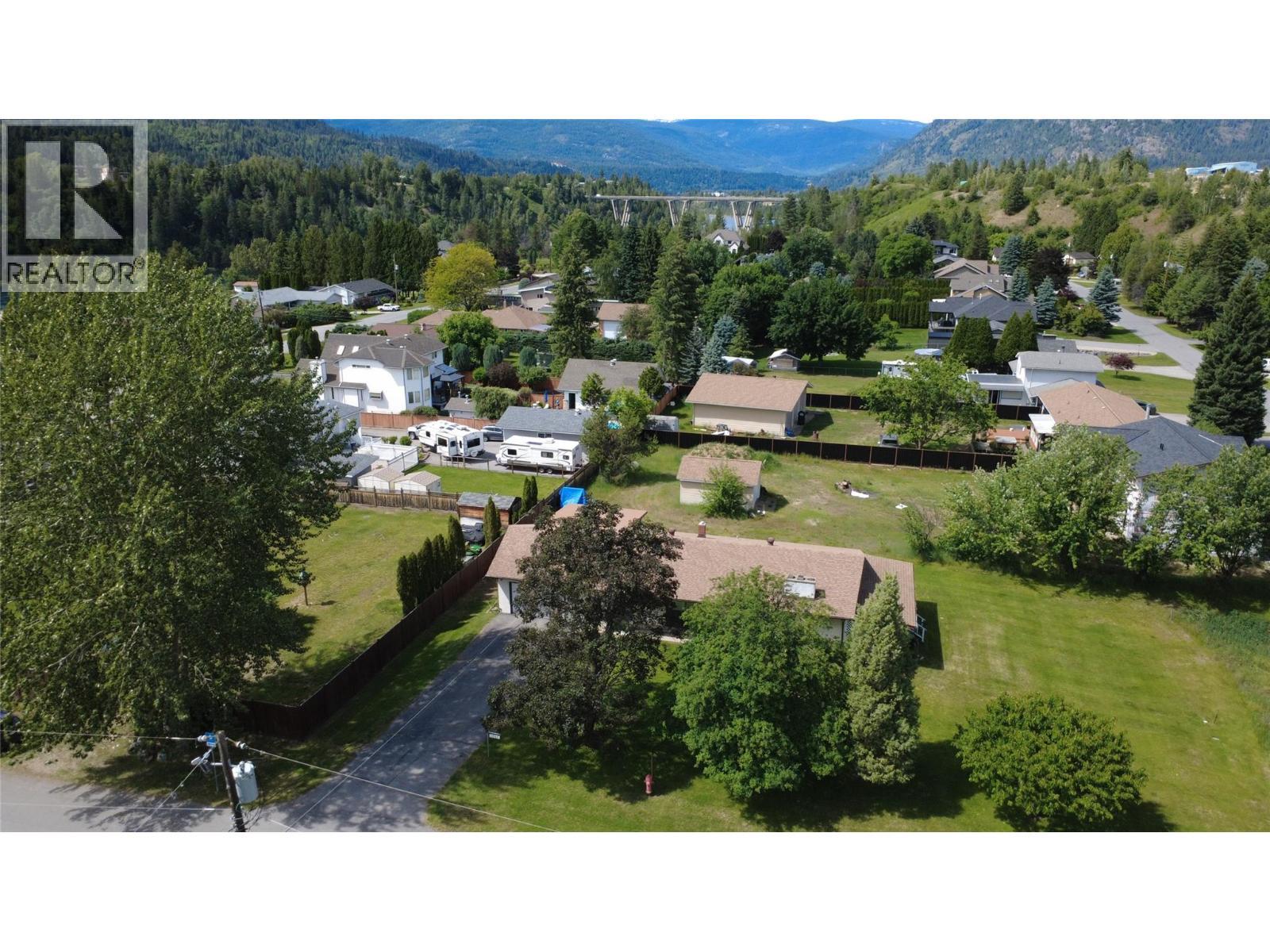 1003 Bridgeview Crescent, Castlegar, BC