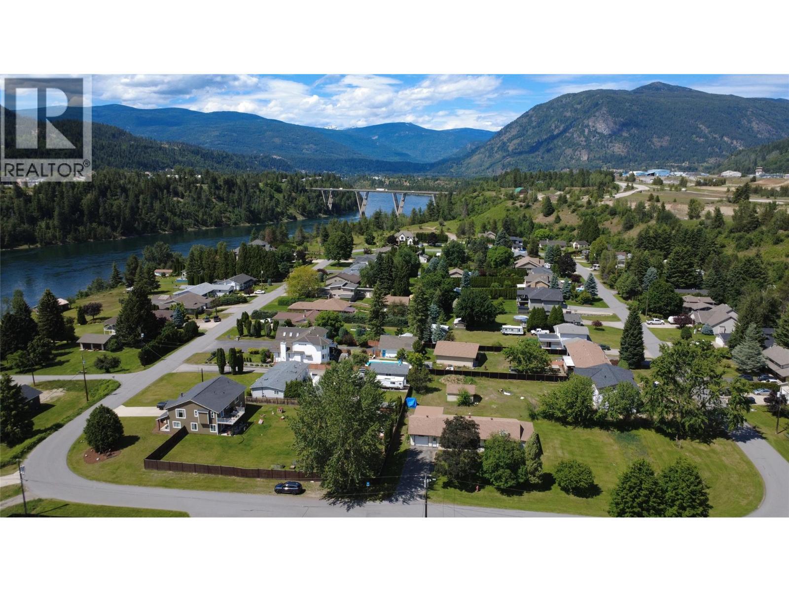1003 Bridgeview Crescent, Castlegar, BC
