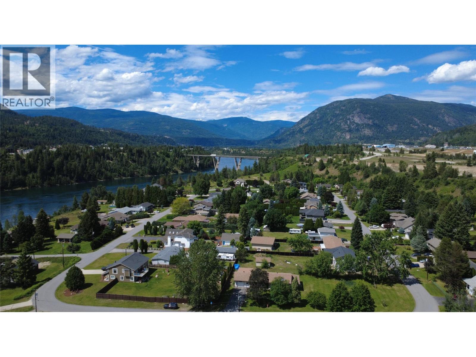 1003 Bridgeview Crescent, Castlegar, BC