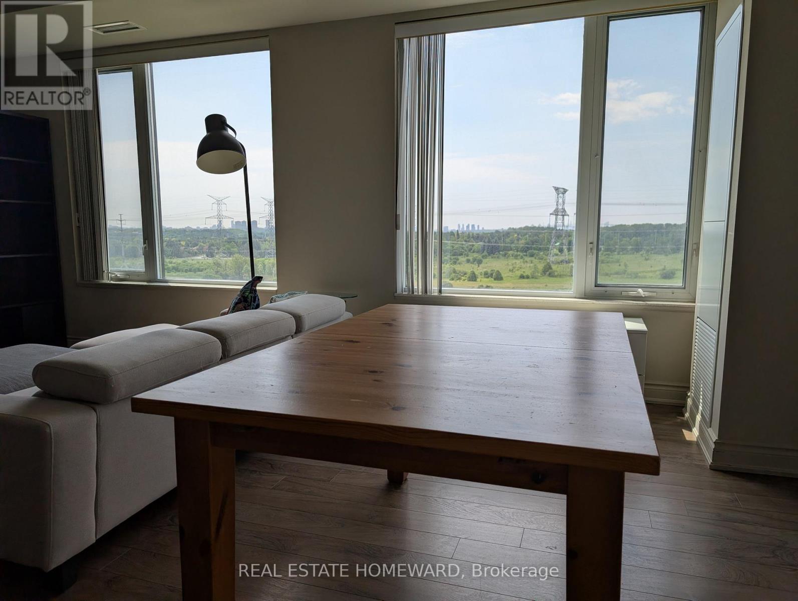 915 - 325 South Park Road, Markham, ON