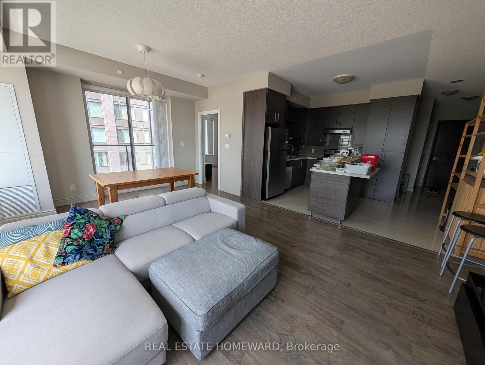 915 - 325 South Park Road, Markham, ON