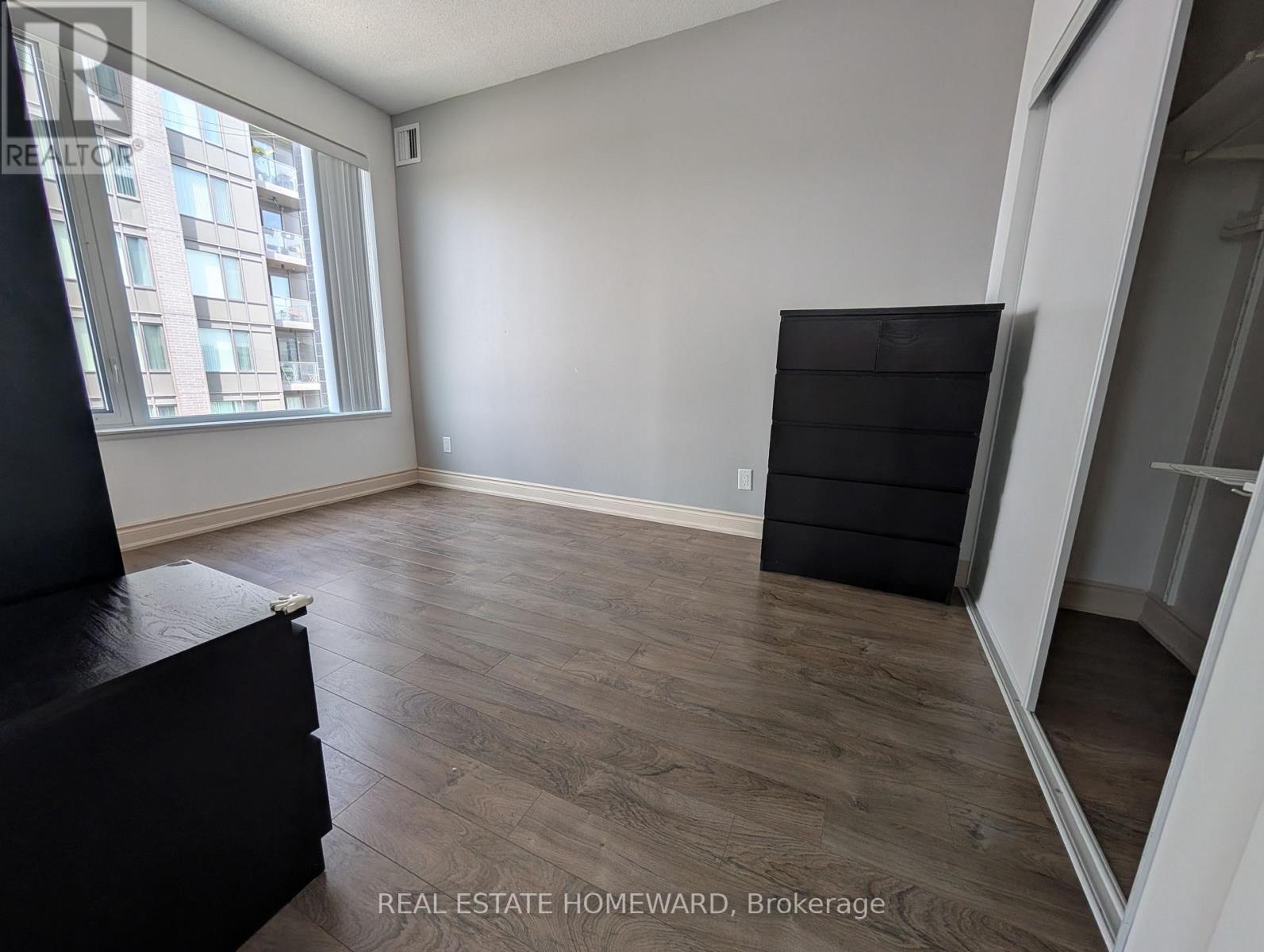 915 - 325 South Park Road, Markham, ON