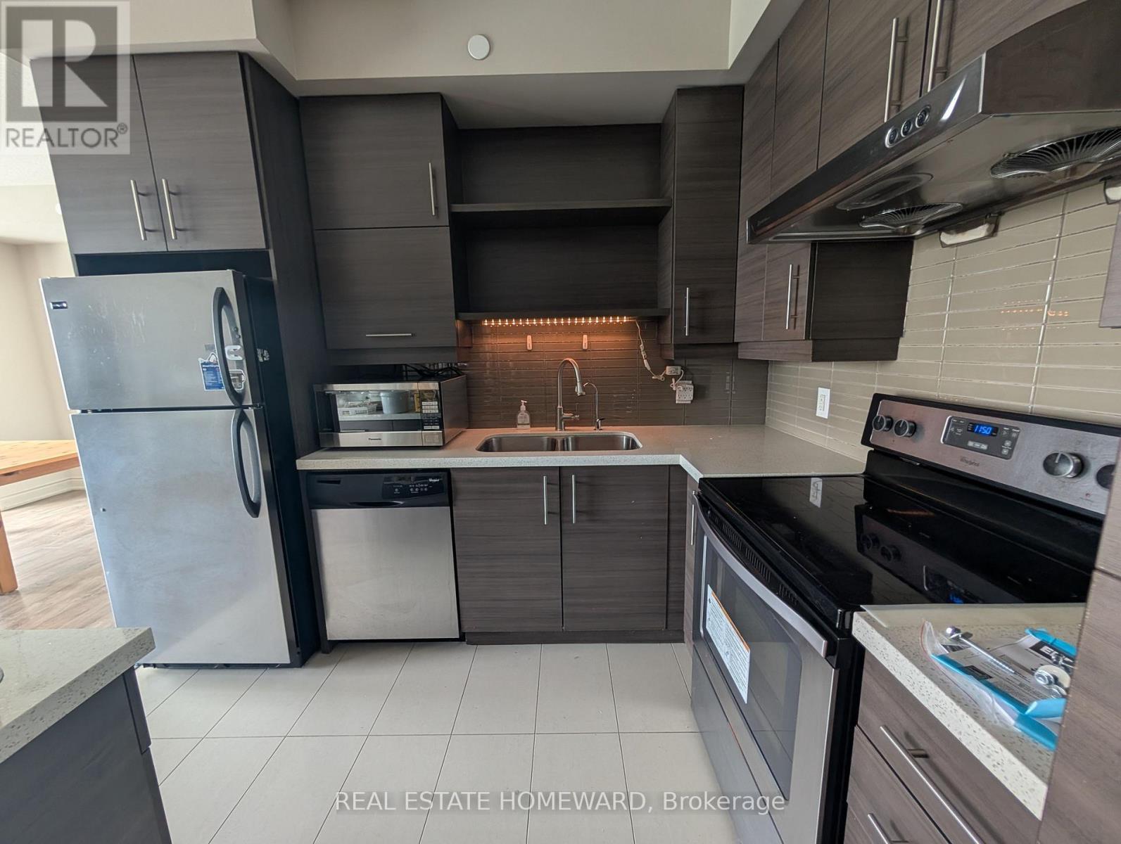 915 - 325 South Park Road, Markham, ON