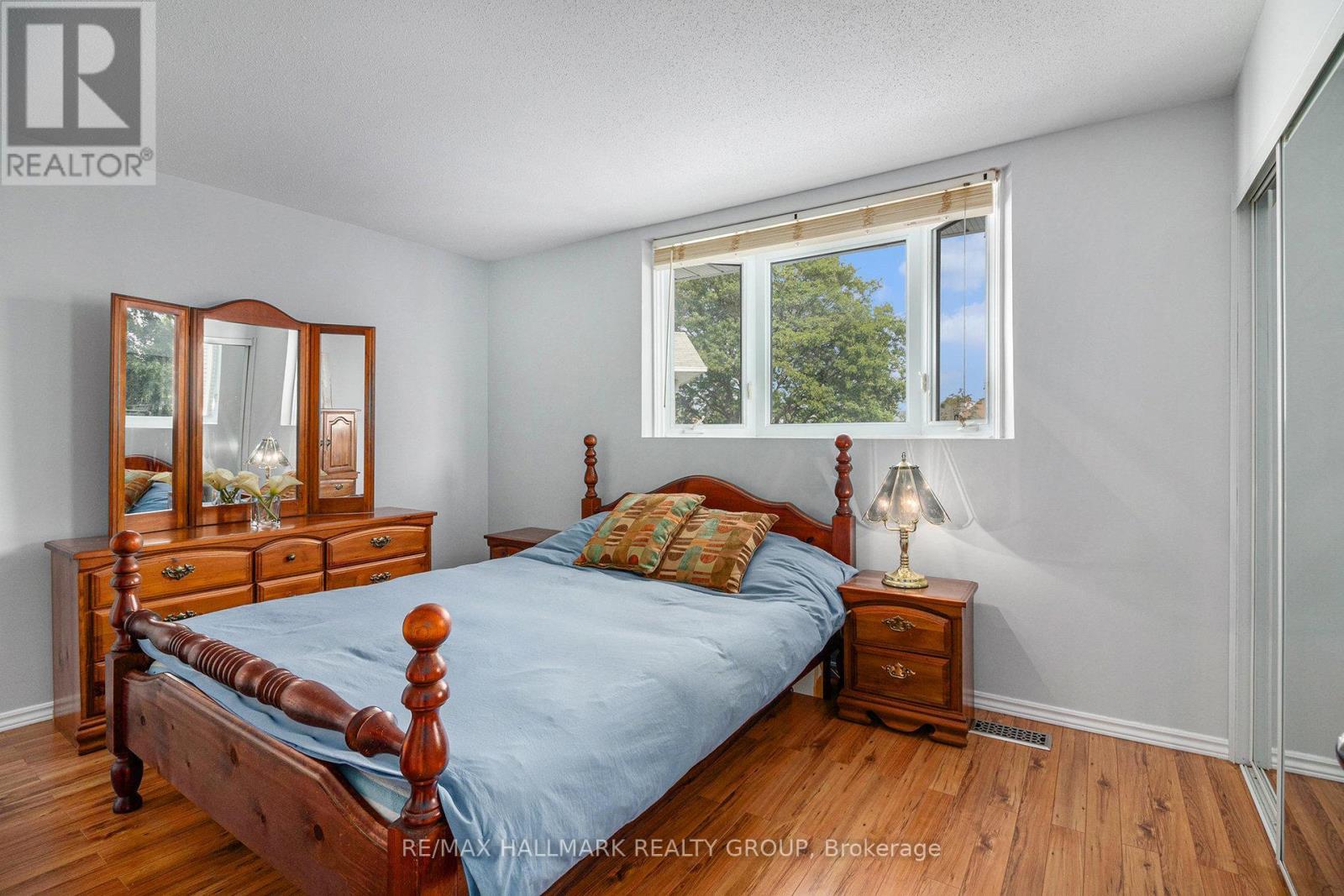 270 Mceachern Crescent, Ottawa, ON