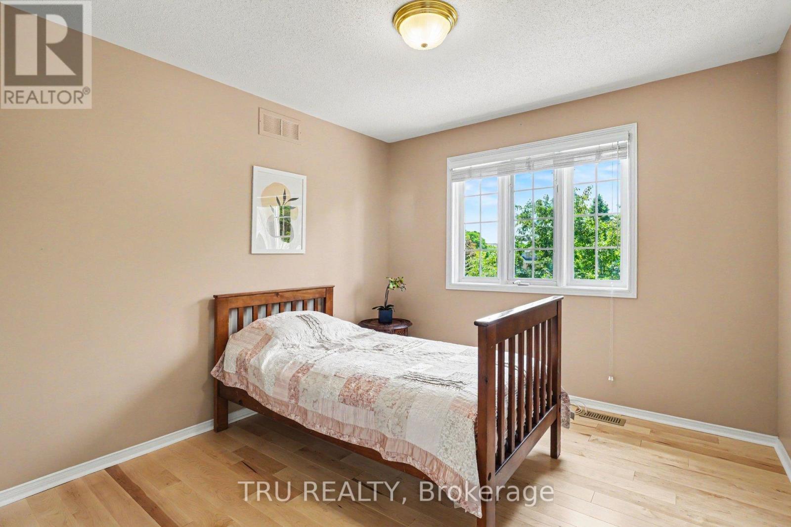 40 Cimarron Crescent, Ottawa, ON