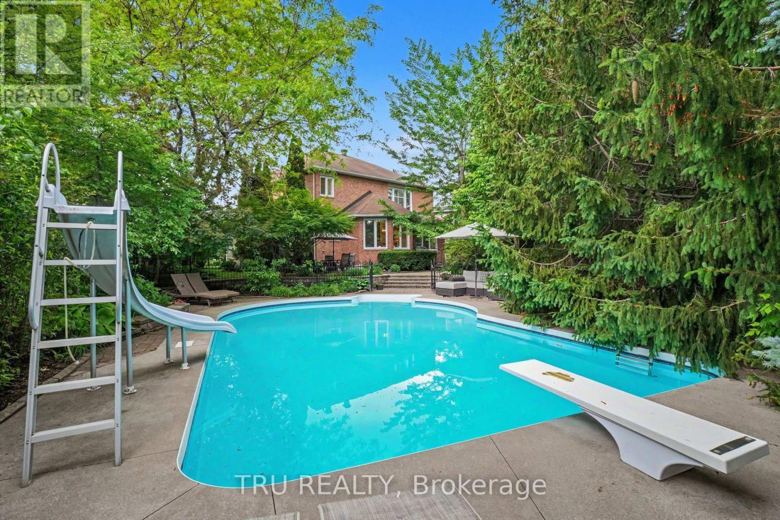 40 Cimarron Crescent, Ottawa, ON