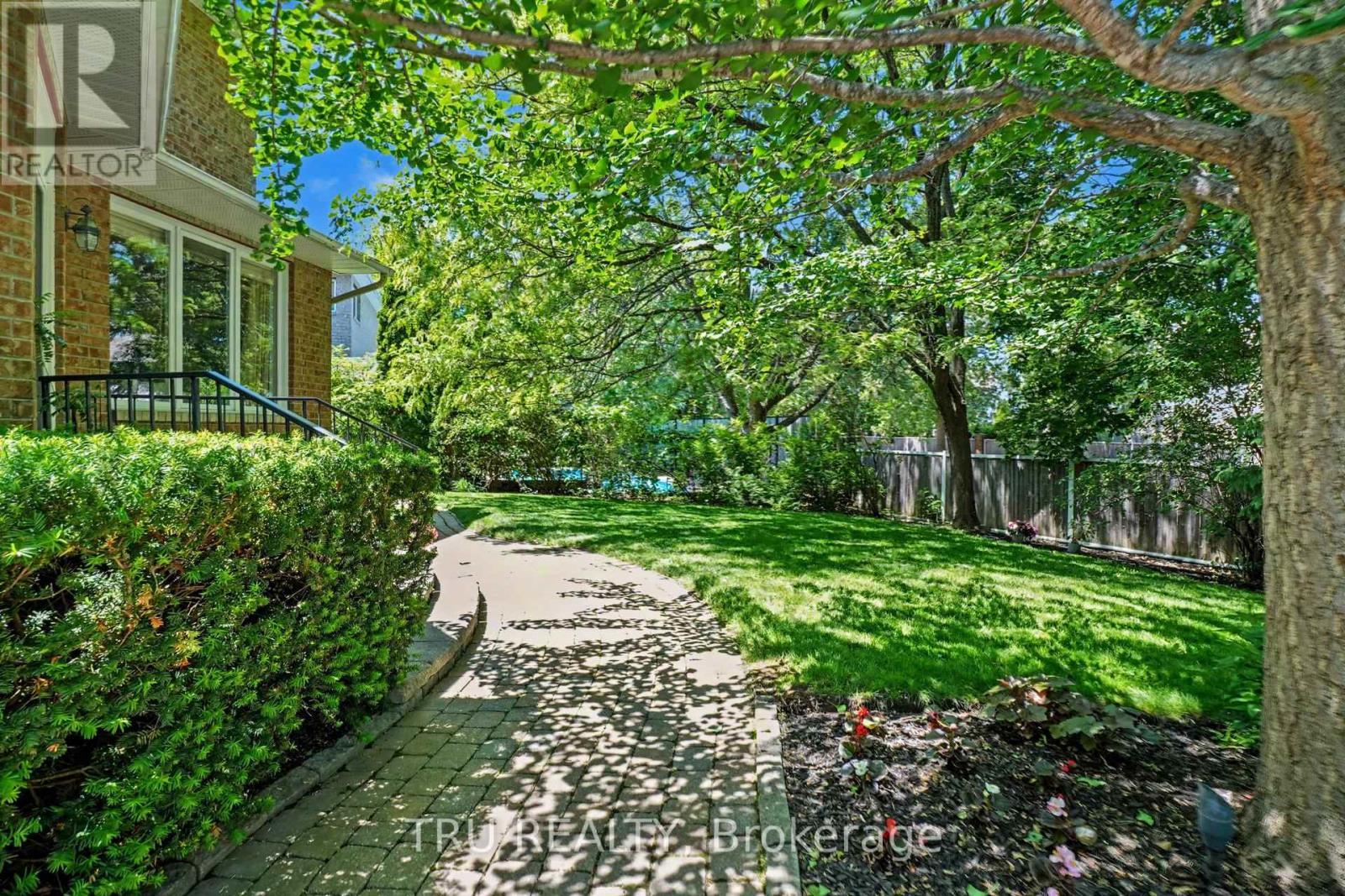 40 Cimarron Crescent, Ottawa, ON