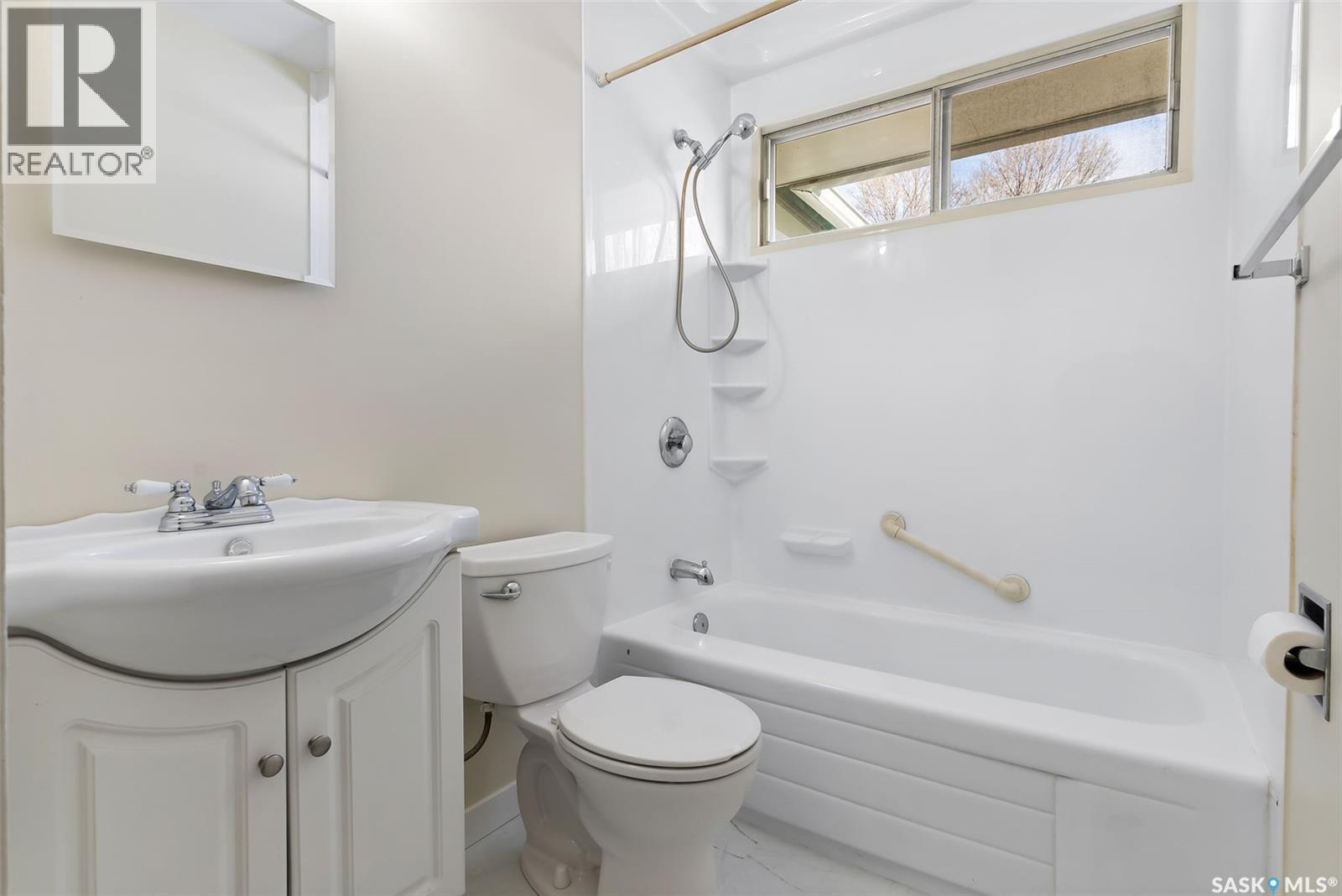 9 Carmichael Bay, Regina, SK