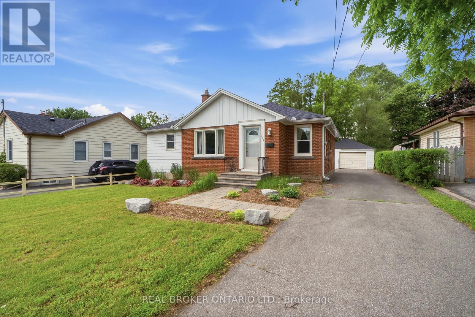 1076 Clearview Avenue, Burlington, ON