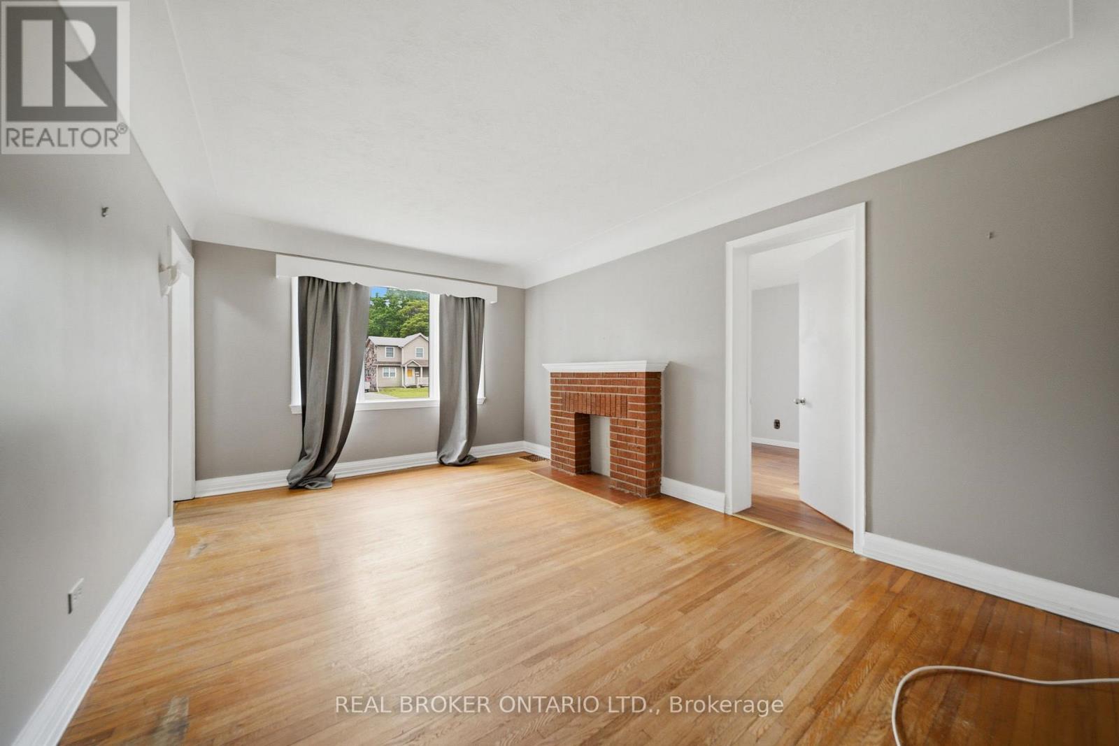 1076 Clearview Avenue, Burlington, ON