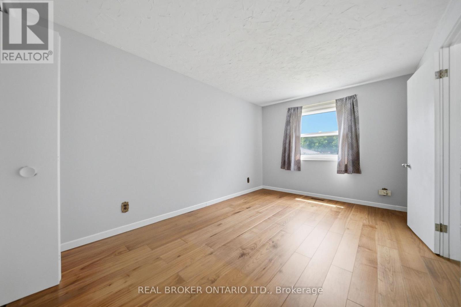 1076 Clearview Avenue, Burlington, ON