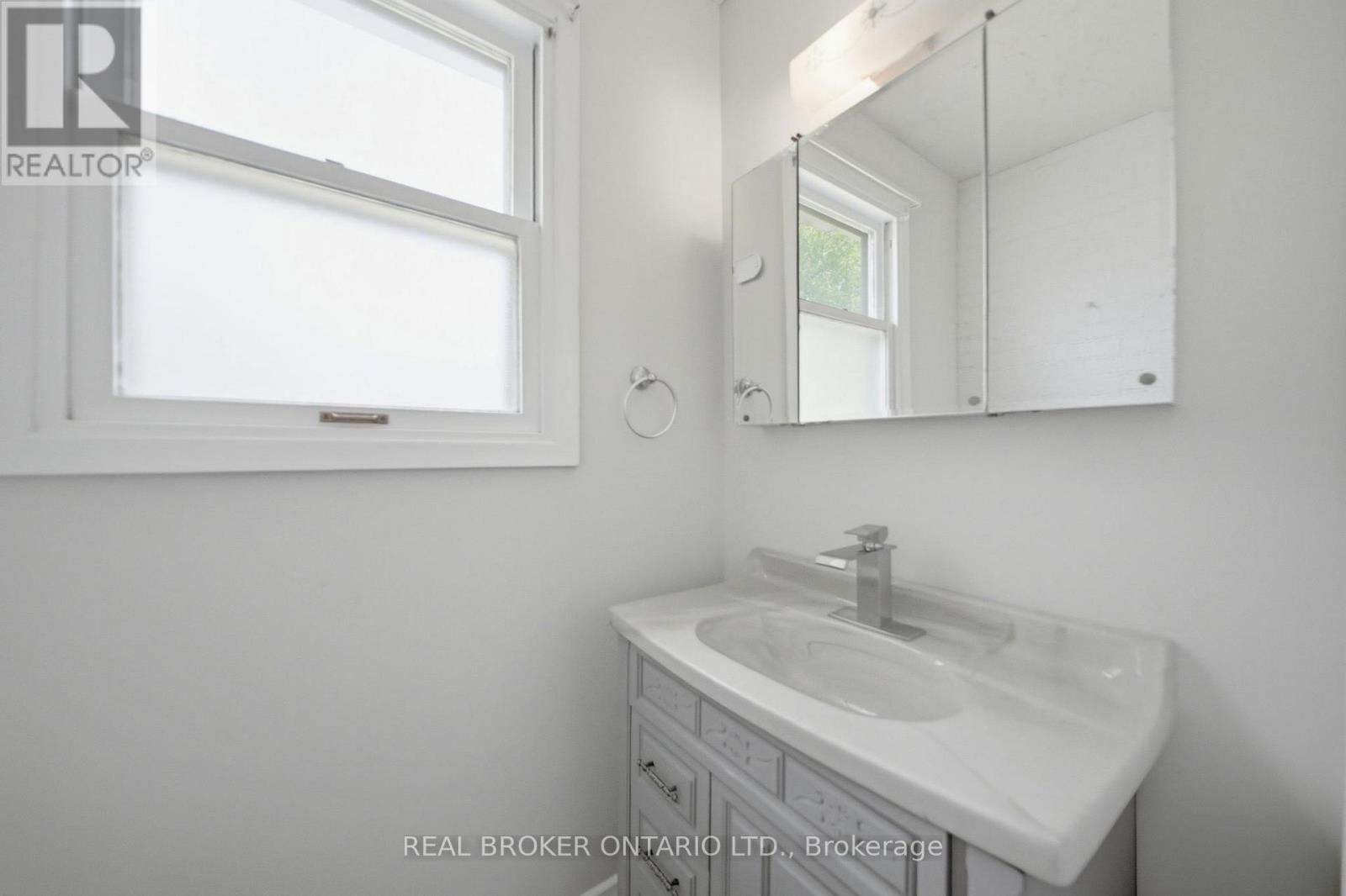 1076 Clearview Avenue, Burlington, ON