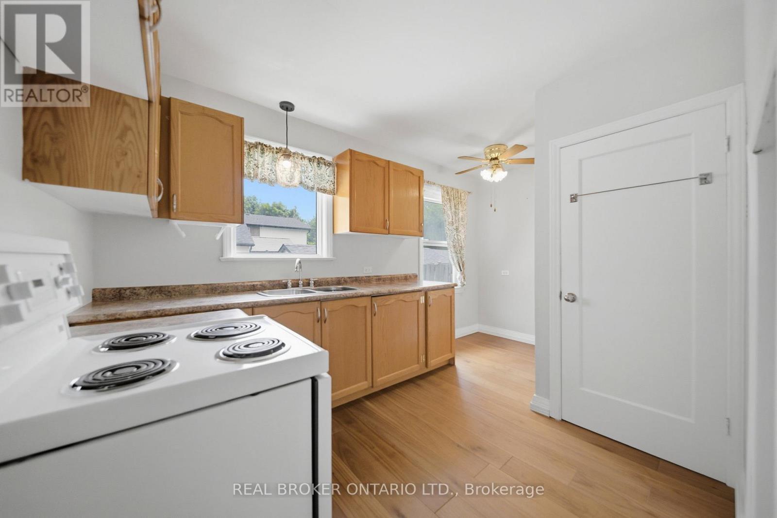 1076 Clearview Avenue, Burlington, ON