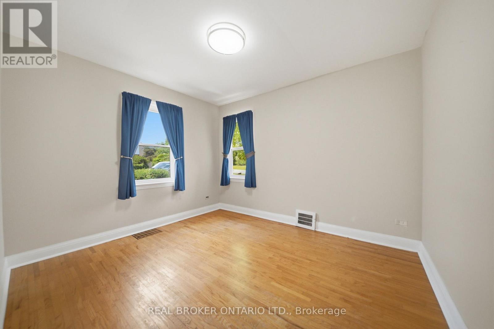 1076 Clearview Avenue, Burlington, ON