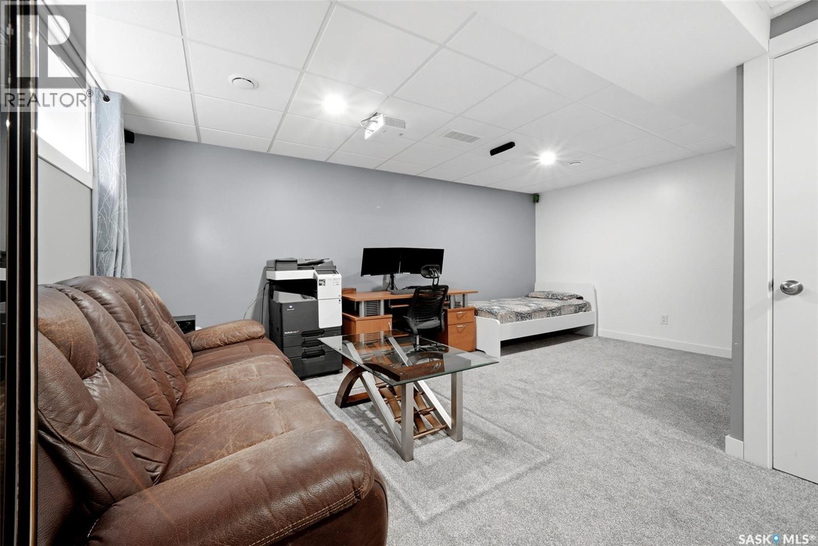 2905 Rochdale Boulevard, Regina, SK