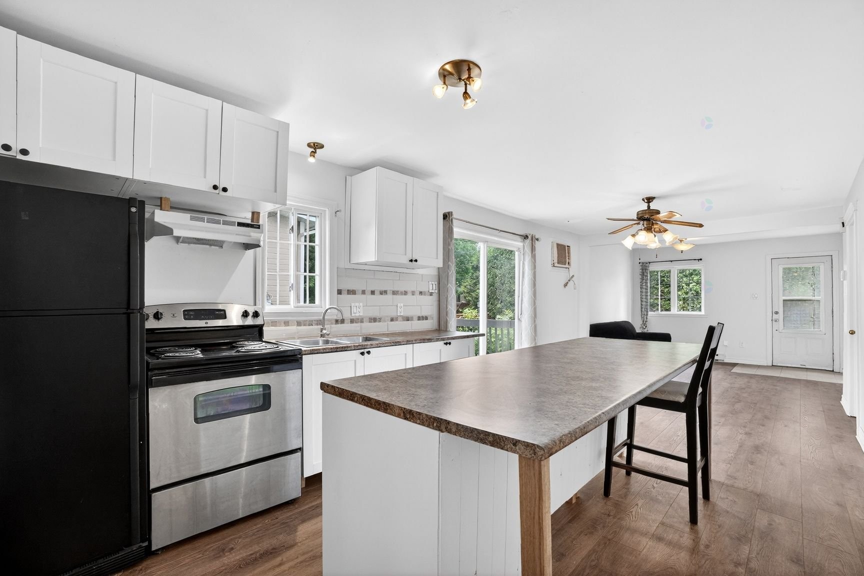 Kitchen - 178 33E Avenue, Pointe-Calumet, QC - Indoor Photo Showing Kitchen