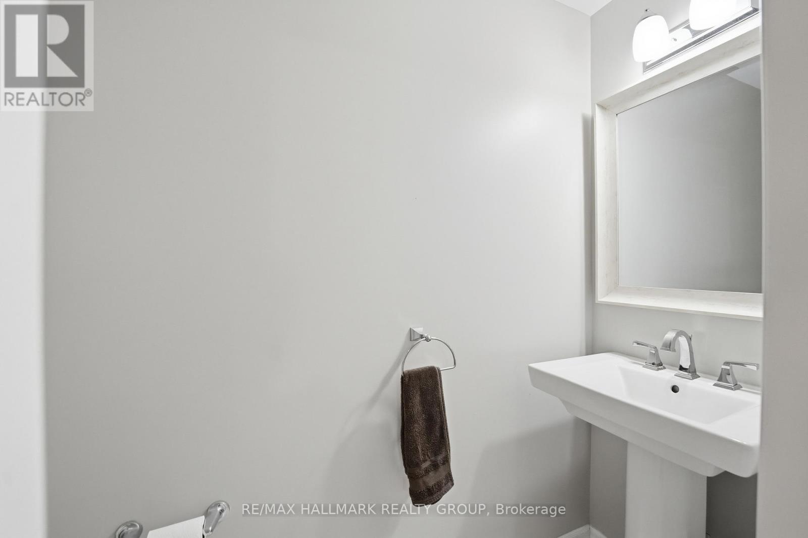 MAIN FLOOR POWDER ROOM - 670 Danaca Private, Ottawa, ON